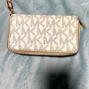 White Michael Kors, wrist wallet